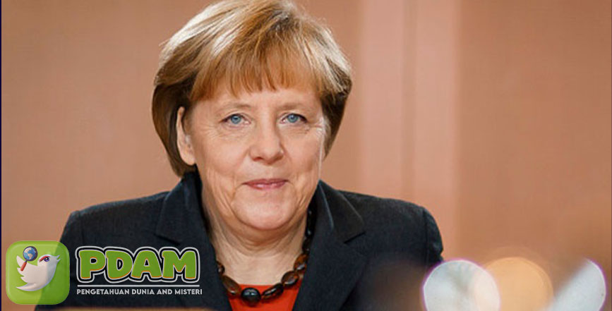 Kanselir Angela Merkel Adalah Salah Satu Reptil di Jerman