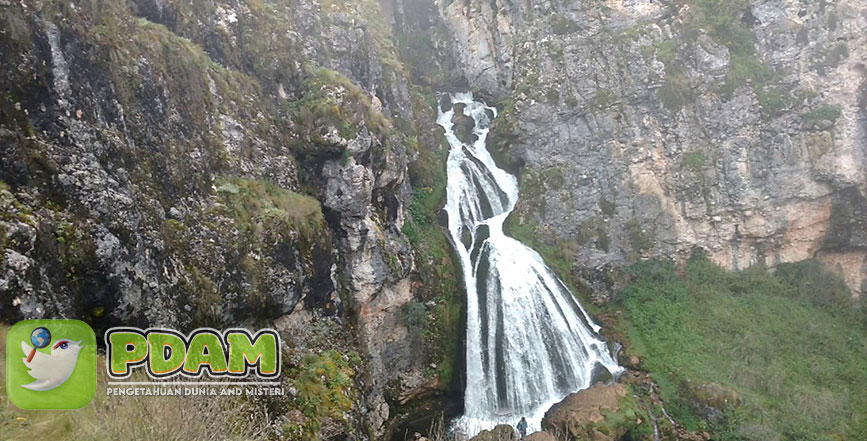 Waterfall of the Bride Air Terjun Peru Berbentuk Pengantin Wanita