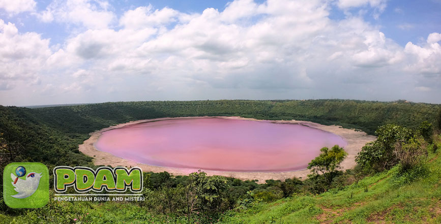 Lonar Crater lake Sebuah Kawah Raksasa di Bombay Negara India