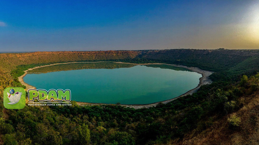 Lonar Crater lake Sebuah Kawah Raksasa di Bombay Negara India