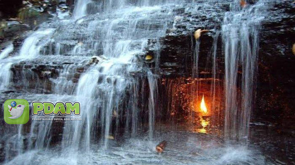 Mengenal Eternal Flame Falls Air Terjun yang Memiliki Api Abadi