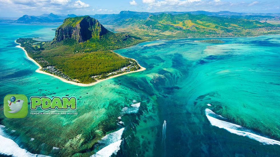 Underwater Waterfall Berada di Negara Mauritius Samudra Hindia