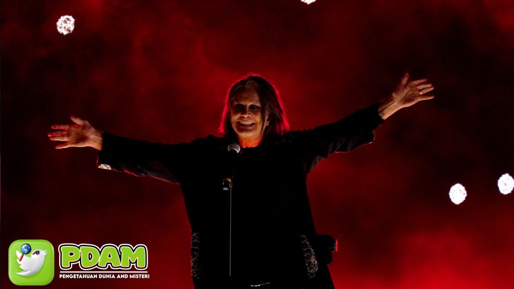 Misteri Ozzy Osbourne Gigit Kelelawar di Panggung