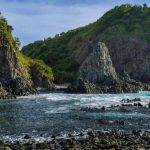 Pantai Semeti dan Misteri di Balik Formasi Batu Aliennya